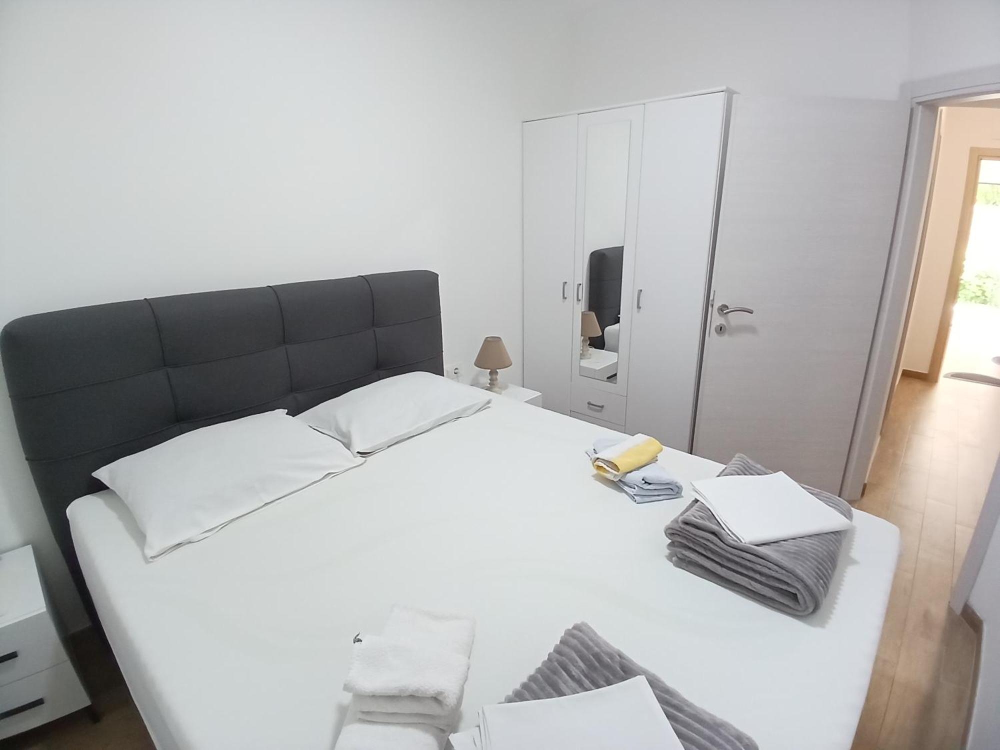 Apartments Tiha Noc Котор Екстериор снимка