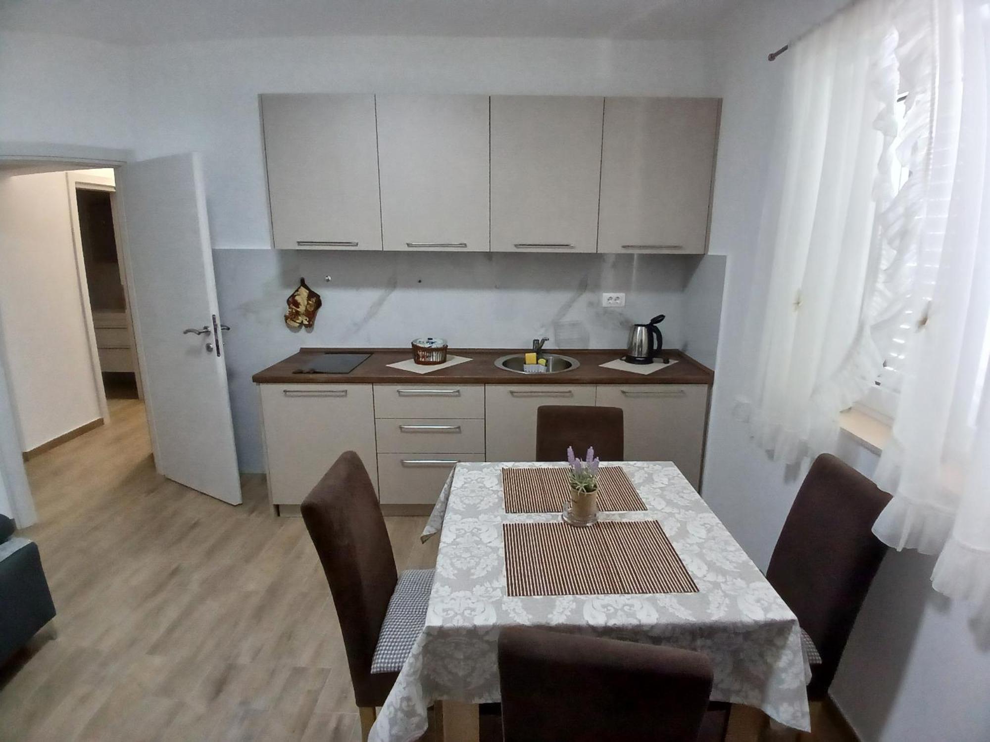 Apartments Tiha Noc Котор Екстериор снимка