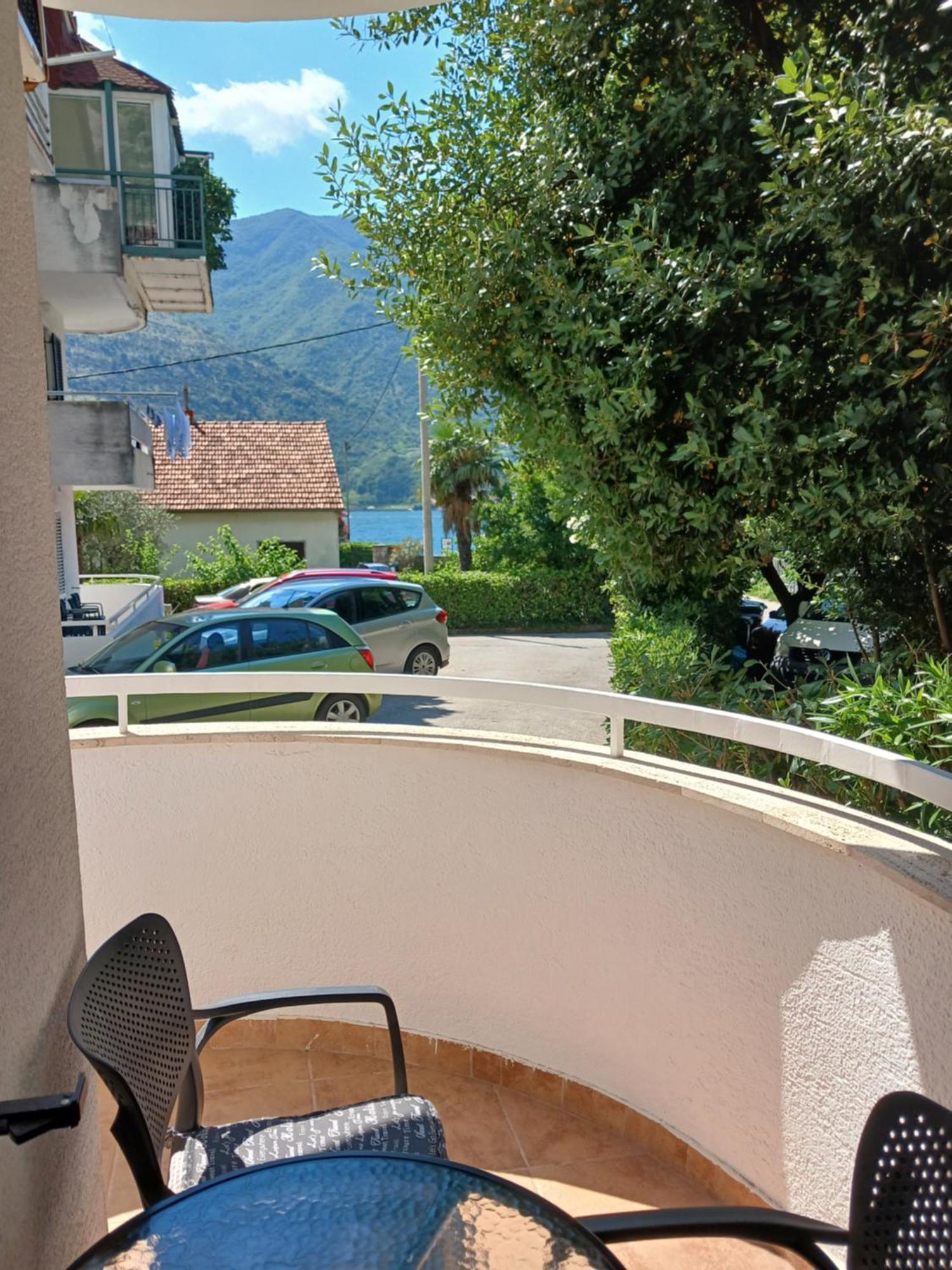 Apartments Tiha Noc Котор Екстериор снимка
